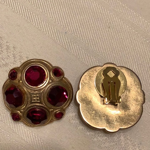 4 pair of vintage clip on earrings - Picture 2 of 5